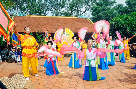 Hát múa về mảnh đất Quảng Yên anh hùng hôm qua và hôm nay.