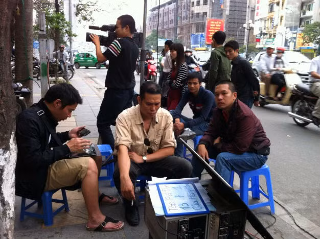 Đạo diễn Vũ Trường Khoa chỉ đạo diễn xuất