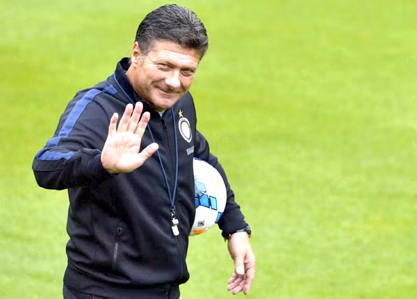 Cái tên Walter Mazzarri có giá trị ngang với một ngôi sao hàng đầu