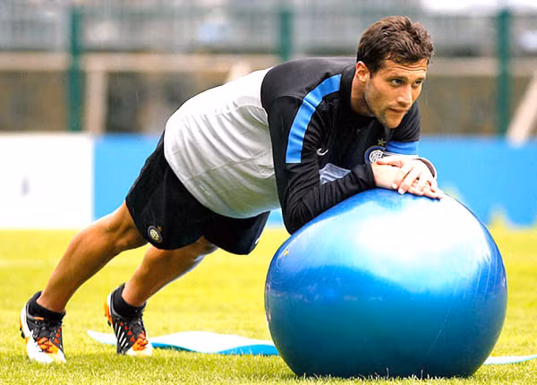 Matias Silvestre là phương án "chữa cháy" của Milan