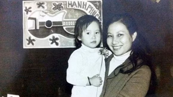 Khánh Linh hồi nhỏ với mẹ - NSƯT Vũ Dậu