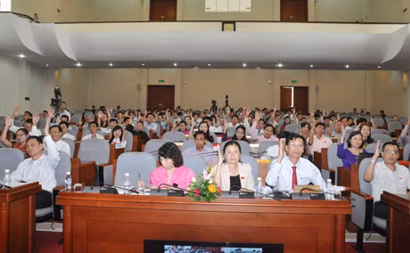 Các đại biểu thảo luận tại hội nghị.