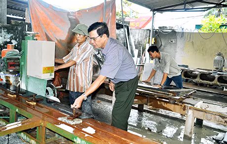 Xưởng sản xuất của Công ty TNHH Đá Granite Phong Lưu, khu Bí Trung 2, phường Phương Đông (Uông Bí) - nơi đã tạo việc làm cho nhiều con em gia đình người có công.