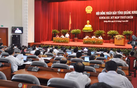 Quang cảnh phiên chất vấn.