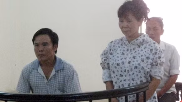 Vợ chồng bị cáo Phạm Văn Kiên tại phiên tòa phúc thẩm
