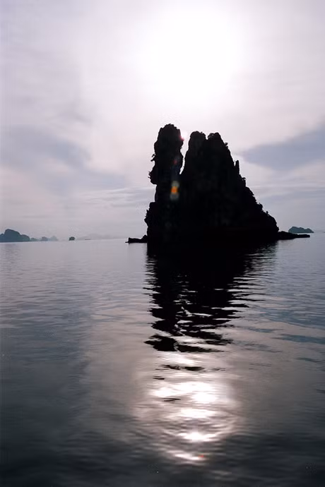 Tĩnh lặng. Tĩnh lặng.