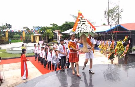 Khánh thành tượng đài Nguyễn Đức Cảnh ảnh 2 Khánh thành tượng đài Nguyễn Đức Cảnh ảnh 2