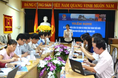 Đỗ Thị Hoàng, Phó Bí thư Thường trực Tỉnh ủy, Trưởng Đoàn ĐBQH tỉnh phát biểu kết luận tại hội nghị.