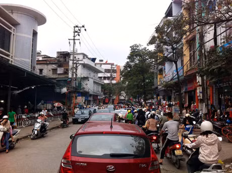 Đường Tô Hiến Thành luôn trong tình trạng ùn tắc giao thông.