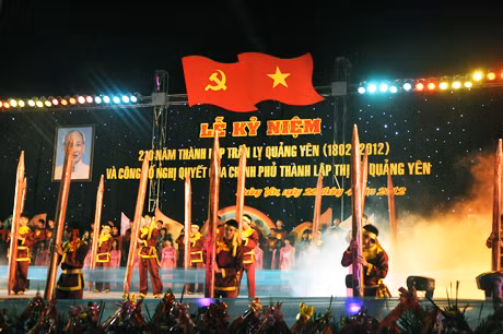 Màn biểu diễn tái hiện khí thế Bạch Đằng
