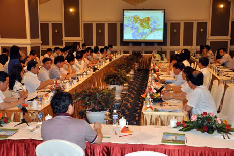 Các đại biểu tham gia ý kiến vào quy hoạch của TP Móng Cái.