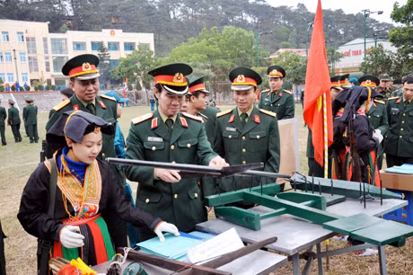 Thiếu tướng Trần Thành, Chỉ huy trưởng Bộ CHQS tỉnh kiểm tra công tác huấn luyện sẵn sàng chiến đấu của LLVT địa phương.