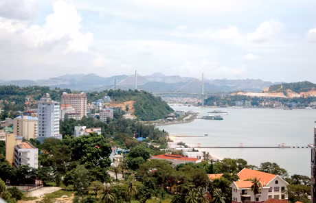 TP Hạ Long đang ngày một phát triển. Ảnh: Đỗ Giang
