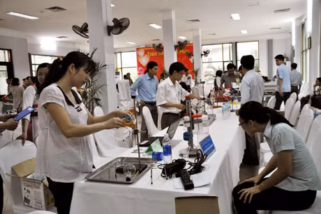 Thiết bị dạy học tự làm môn Vật lý.