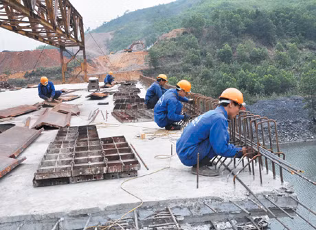 Thi công cầu Diễn Vọng, dự án xây dựng mới tuyến đường vành đai phía Bắc TP Hạ Long.