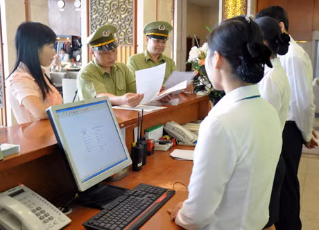 Kiểm tra việc niêm yết giá tại khách sạn Mường Thanh Hạ Long.