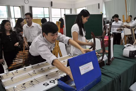 Thiết bị dạy học tự làm môn Âm nhạc.