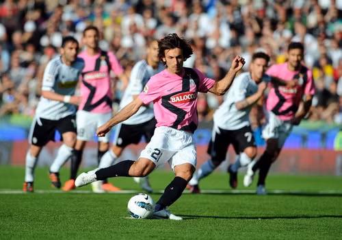 Juventus thắng nhọc nhằn Cesena