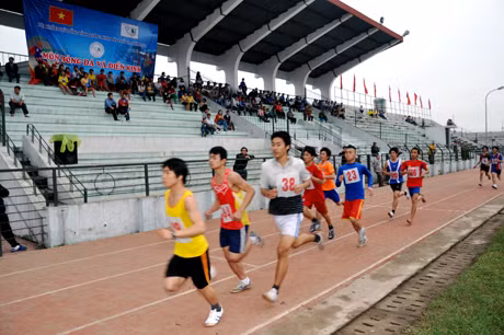 Thi chạy 3.000m nam tại Hội khoẻ Phù Đổng tỉnh Quảng Ninh lần thứ 8-2012.