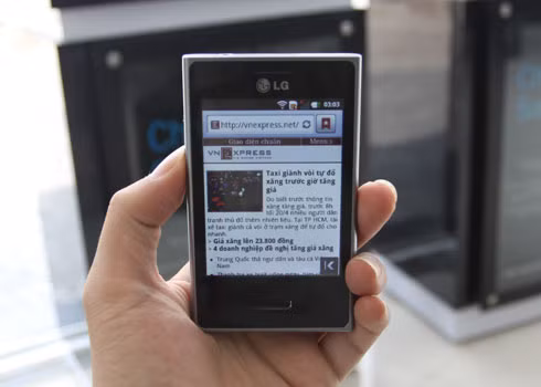 LG Optimus L3 là smartphone giá rẻ mới nhất của LG. Ảnh:Huy Đức.