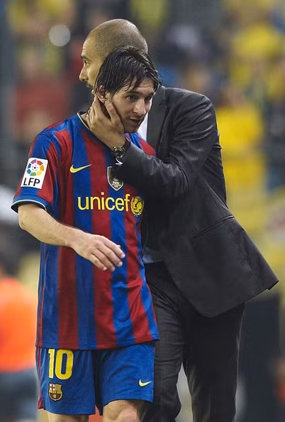 Messi không muốn truyền thông thấy gương mặt rầu rĩ của anh khi biết tin Guardiola rời Barca.