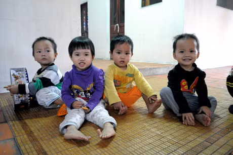 “Quảng, Trường, Thọ, Thanh, Tâm, Liên, Đại - tên nào cũng đẹp cả” (Từ trái qua phải là các bé: Thọ, Tâm, Đại, Thanh).