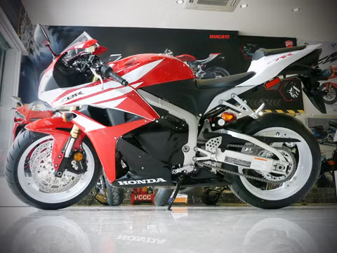 Mẫu Honda CBR600RR 2012 do Motorsport đưa về Việt Nam.