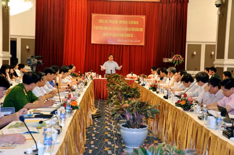 Đồng chí Phạm Minh Chính, Bí thư Tỉnh uỷ phát biểu kết luận tại buổi làm việc.