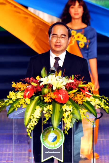 Đồng chí Nguyễn Thiện Nhân, Phó Thủ tướng Chính gửi lời cảm ơn đến toàn thể người dân, du khách và bạn bè thế giới đã tin tưởng bầu chọn cho Vịnh Hạ Long là 1 trong 7 Kỳ quan thiên nhiên mới của thế giới.
