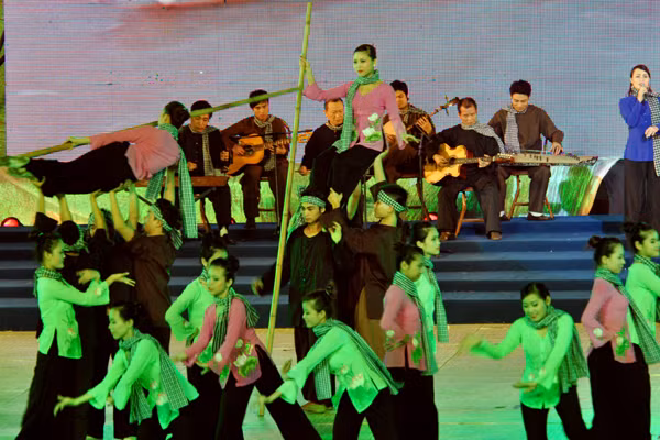 Đến các miền văn hoá độc đáo với chủ đề “Việt Nam - Đất nước của những di sản thế giới”.