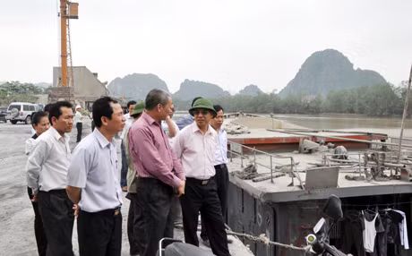 Đồng chí Đặng Huy Hậu, Phó Chủ tịch UBND tỉnh kiểm tra thực địa 