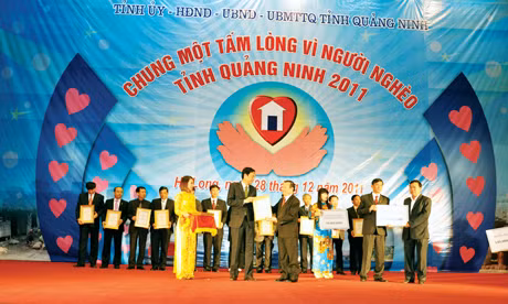 Chương trình “Chung một tấm lòng vì người nghèo tỉnh Quảng Ninh năm 2011” do Tỉnh ủy - HĐND - UBND - UB MTTQ tỉnh tổ chức.