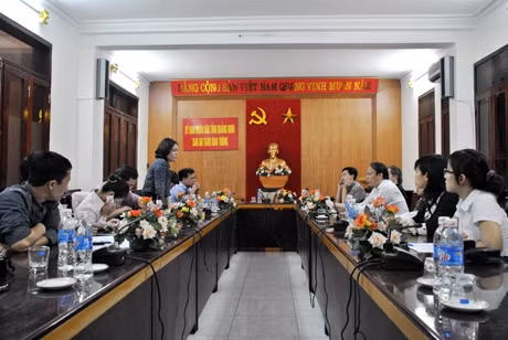 Đồng chí Nguyễn Thị Hiền, Phó Trưởng Ban chuyên trách Ban ATGT tỉnh phát biểu tiếp nhận dự án RS10-VN.