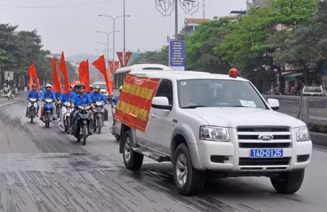 Các lực lượng xuống đường tuyên truyền sau lễ phát động.