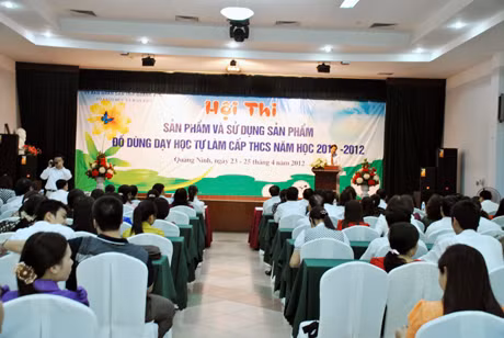 Hội thi sản phẩm và sử dụng sản phẩm đồ dùng dạy học tự làm cấp THCS đã được tổ chức trở lại sau gần 10 năm.