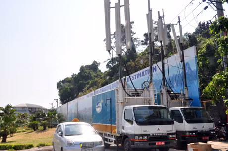 Xe lưu động của Viettel được huy động để đảm bảo thông tin liên lạc.