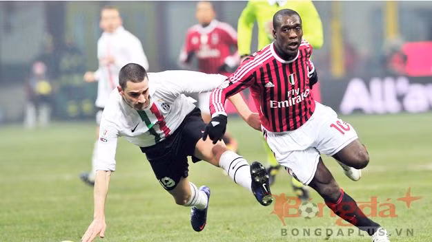 Seedorf (phải) đang đứng trước nguy cơ bị đẩy khỏi San Siro