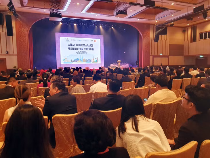 Quang cảnh Diễn đàn.
