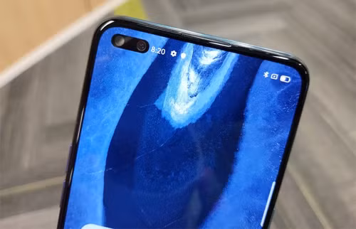 Smartphone có camera trước 44 "chấm".