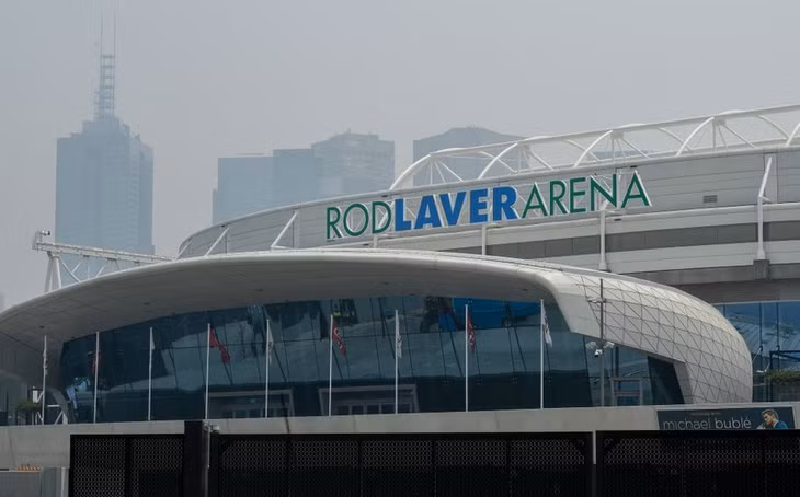 Hình ảnh không khí ô nhiễm xung quanh sân đấu chính Rod Laver Arena của Australian Open. (Ảnh: Getty).