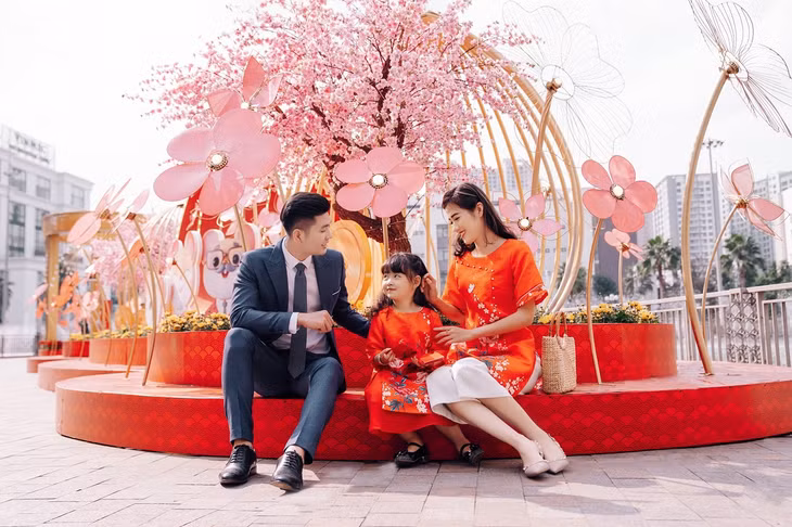 Bạn đã có tấm ảnh du xuân cả gia đình cho Tết năm nay chưa? Vincom chính là không gian hoàn hảo dành cho những bức ảnh Tết của cả gia đình.