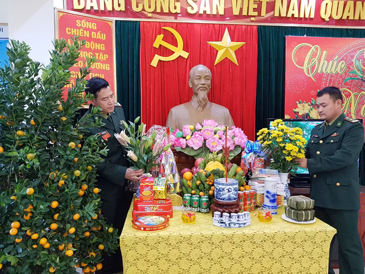 CBCS Hải đội 2 Biên phòng trang trí mâm ngũ quả ngày Tết