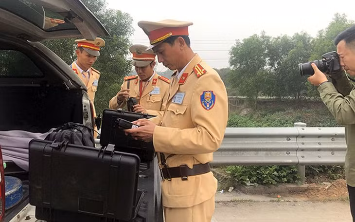 Hoạt động giám sát CSGT thông qua thiết bị ghi âm, ghi hình hoặc quan sát trực tiếp sẽ phải tuân thủ một số quy định theo Thông tư 67/2019 của Bộ Công an.