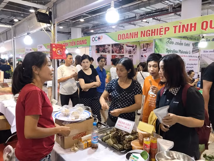 Hội chợ OCOP tổ chức thường niên, được người dân và du khách hào hứng chờ đón.