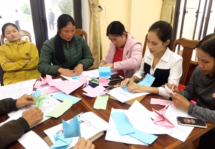 Các học viên được hướng dẫn thực hành