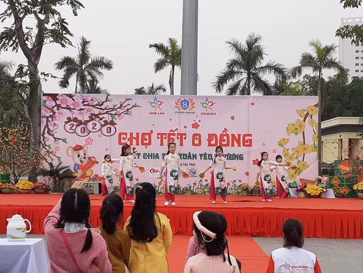 Phiên chợ được tổ chức lần thứ 2