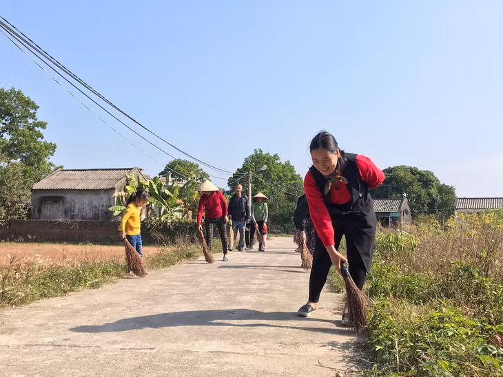 Người dân hăng hái tham gia xây dựng NTM.