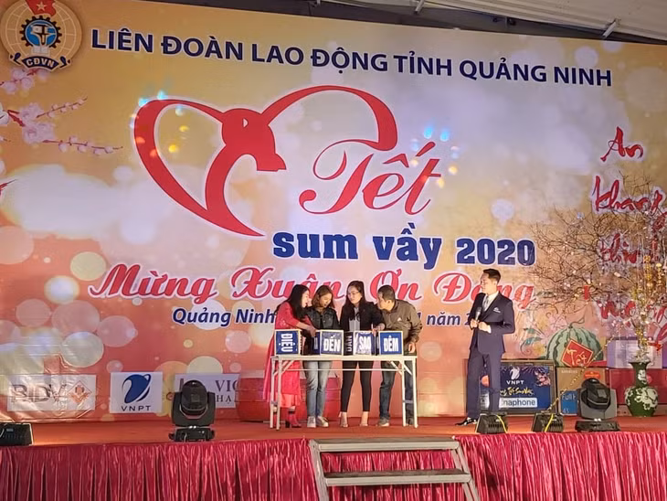 ... và hào hứng tham gia các trò chơi có thưởng...