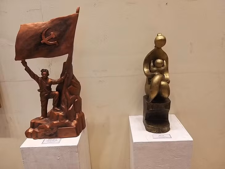 Một số tác phẩm trưng bày tại triển lãm.