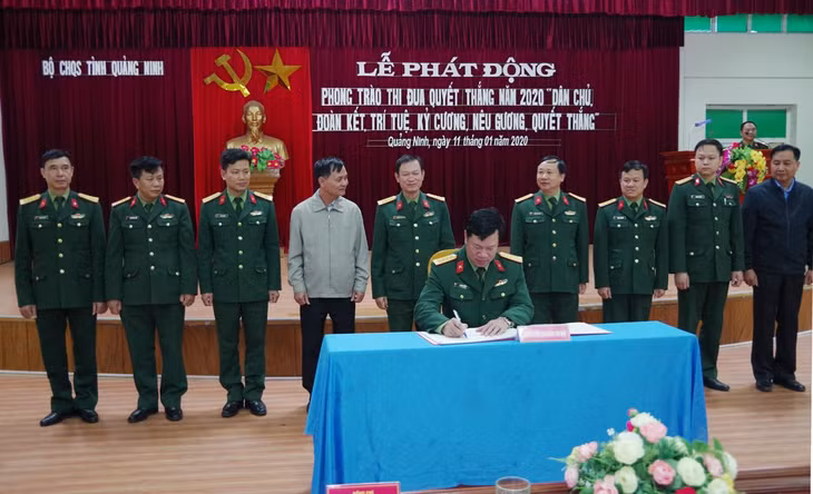 Các khối thi đua trong LLVT tỉnh ký kết giao ước thi đua.